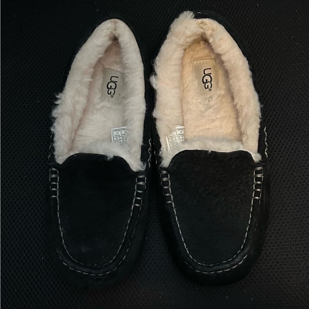 Black UGG Slipper